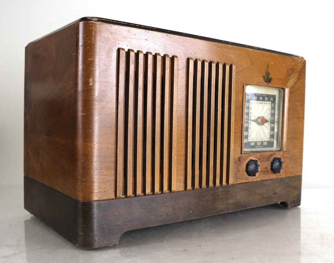 Emerson Radio Model EB392 (1 of 8)