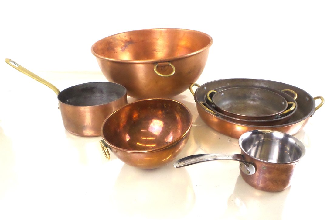 Seven Various Copper Pots and Bowls (1 of 7)