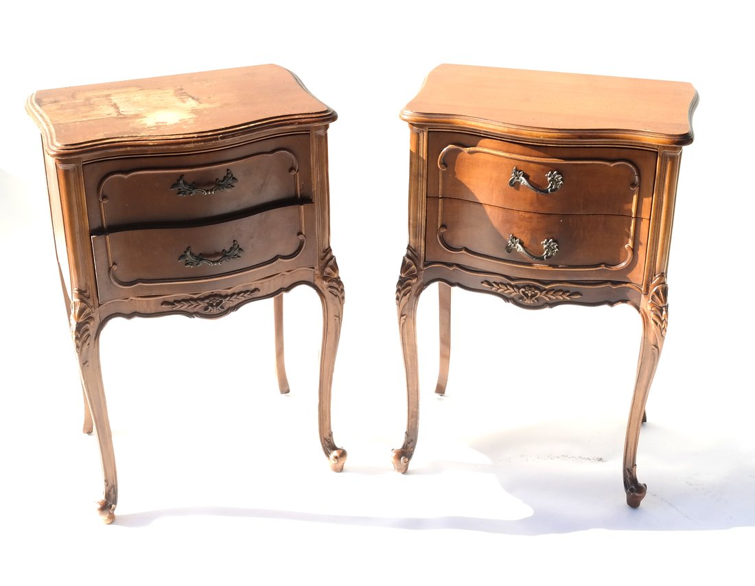 Pair of Louis XV-Style Stands (1 of 8)