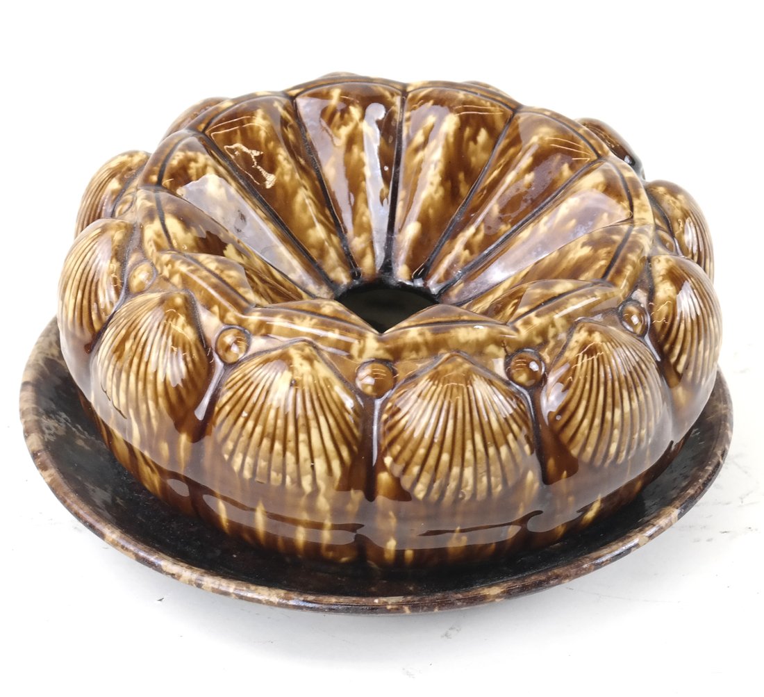 Bennington Rockingham Spittoon, Plate (1 of 6)