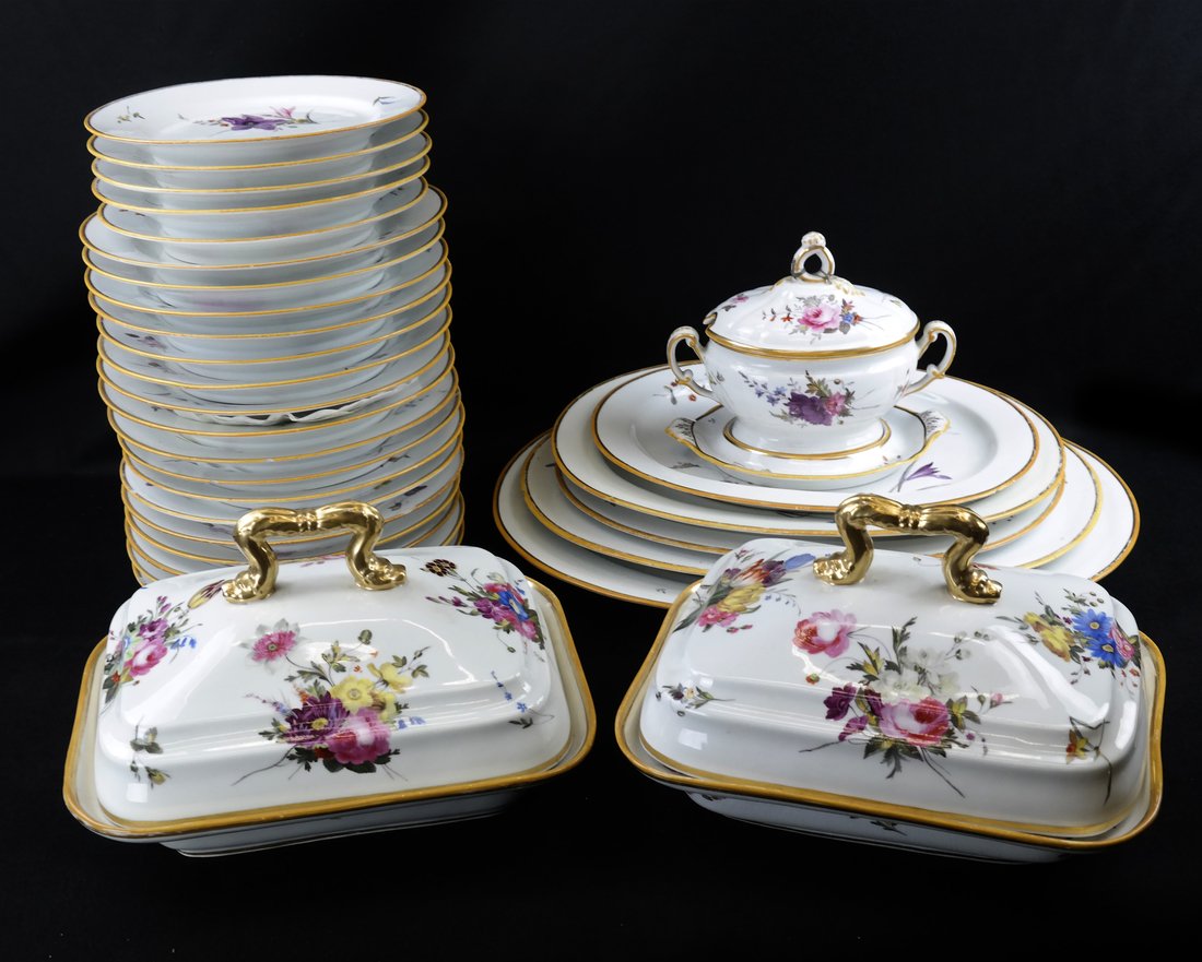 31 Pieces Early Worcester Porcelain (1 of 10)