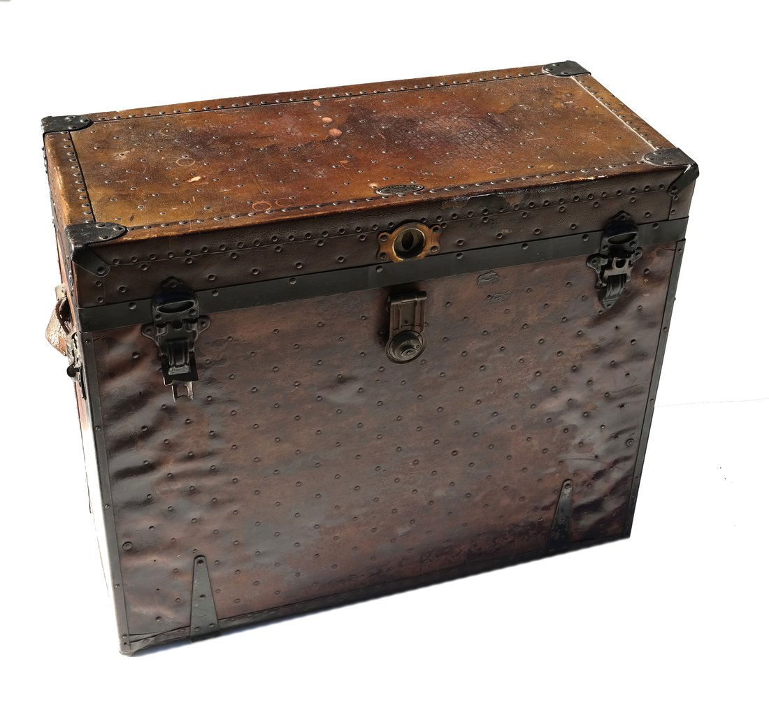 Leather Campaign Trunk by William Bal (1 of 9)