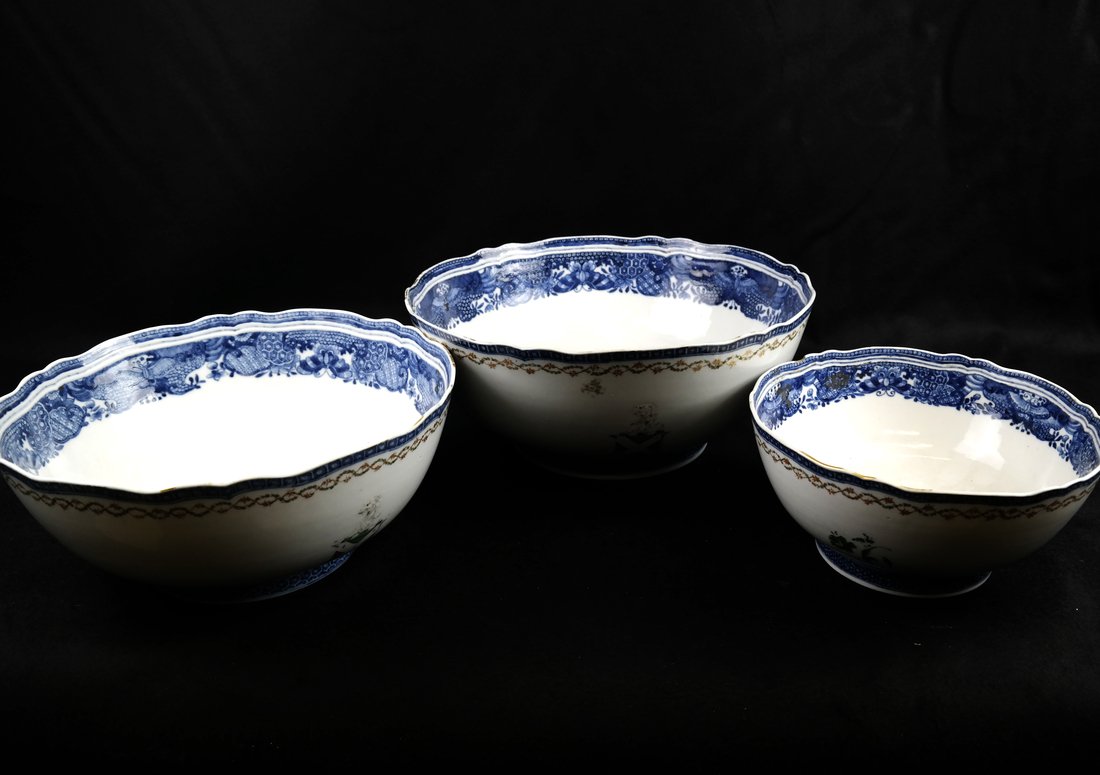 Set of 3 Chinese Export Porcelain Bowls (1 of 7)