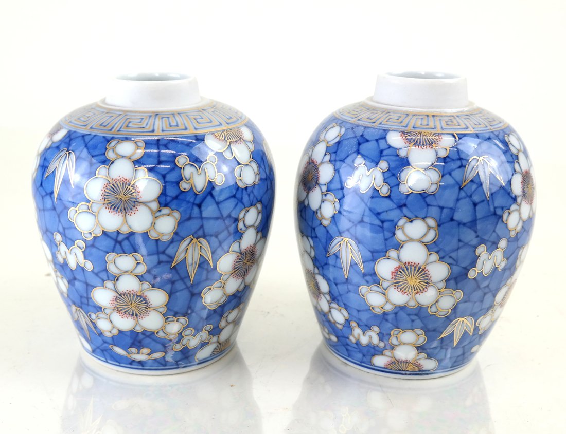 Pair of Chinese Export Porcelain Jars (1 of 6)