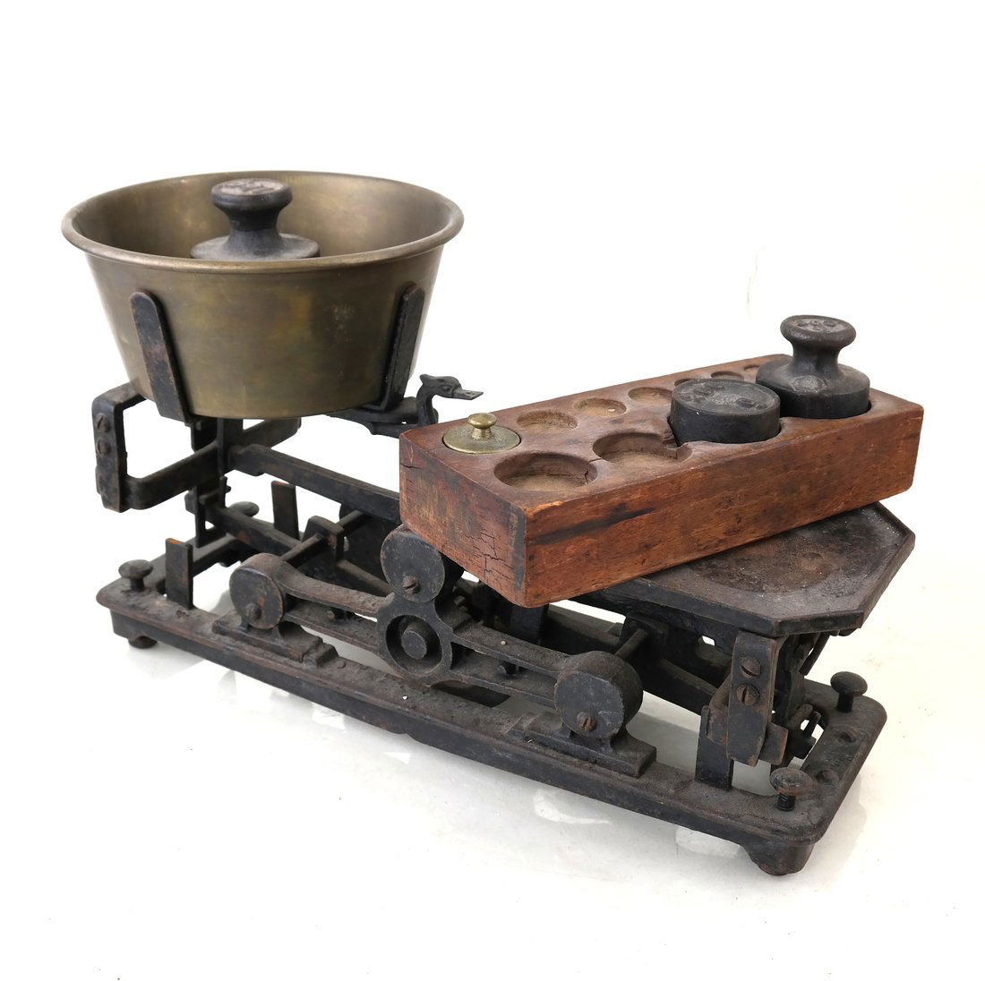 Iron Scale & Weights (1 of 6)