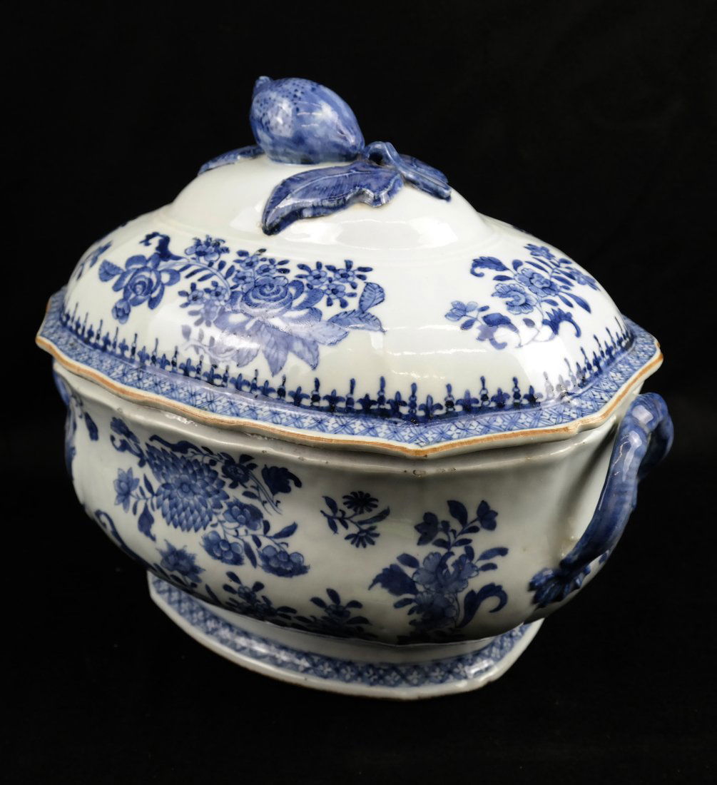 Chinese Export Porcelain Covered Tureen (1 of 7)