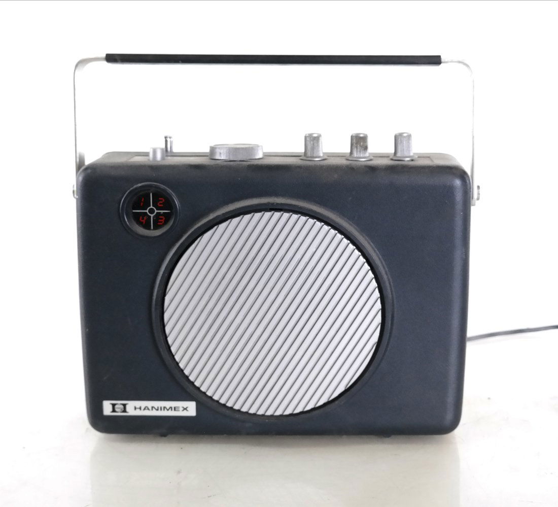 Hanimex 8TR-500 AM/FM Portable 8-Track Player (1 of 7)