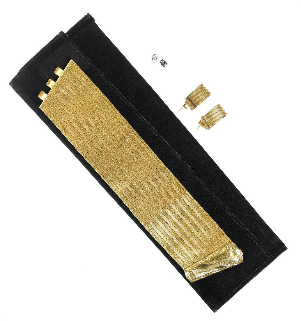 22k Gold Mesh Bracelet and Earrings (1 of 7)