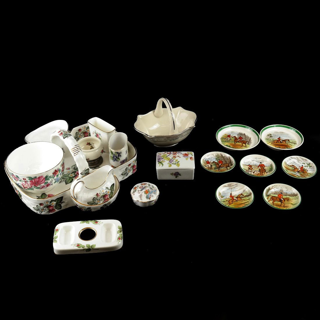 18 Assorted Porcelain Articles (1 of 10)