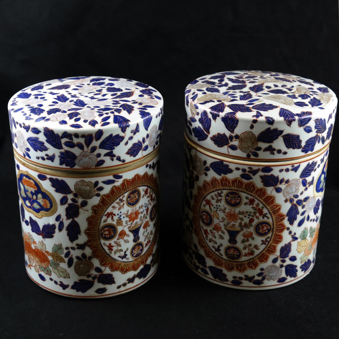 Pair of Chinese Porcelain Canisters: Pair Chinese porcelain decorated canisters with covers. [10" H x 8" Dia.] Overall good condition.