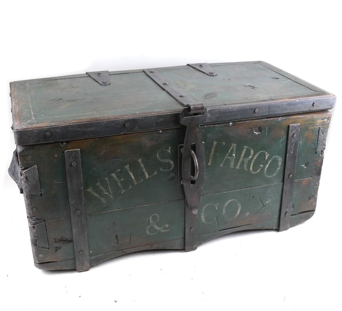Wooden Wells Fargo Trunk (1 of 7)