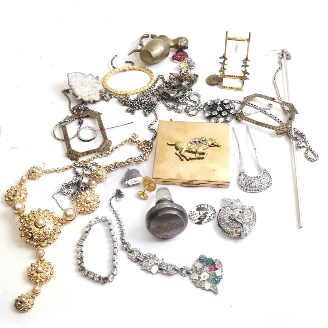 Two Bags of Assorted Vintage Items (1 of 6)