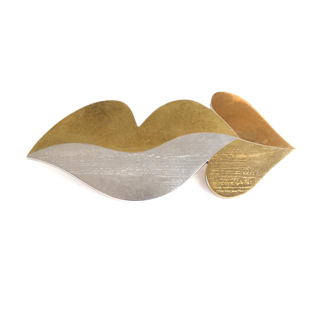 Carol Summers, Metal "The Kiss" Pin (1 of 5)