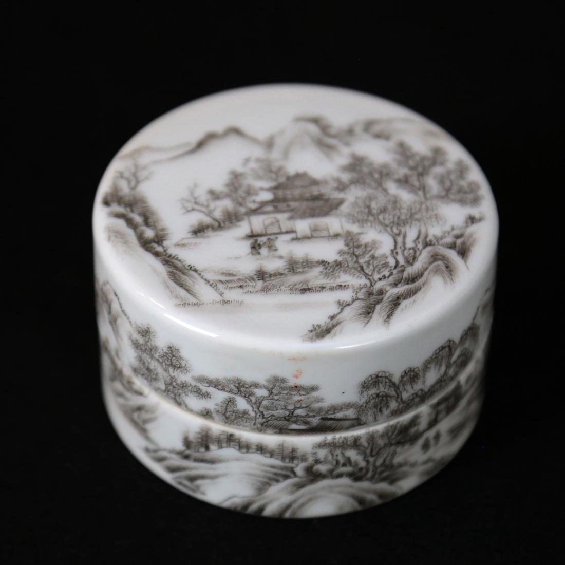 Chinese Porcelain Box (1 of 3)