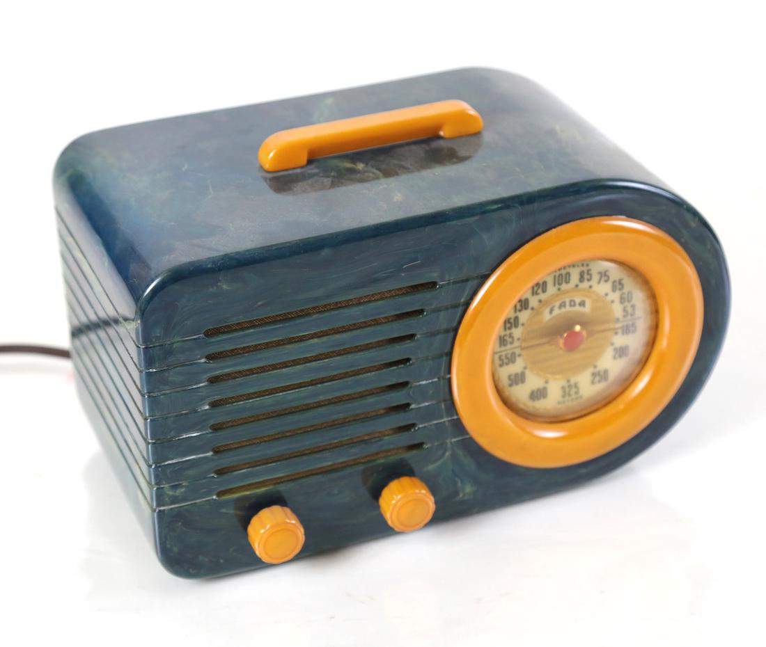 Fada Green Bakelite Radio (1 of 4)