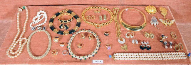 Lot of Costume Jewelry. Necklaces, Rings, Pins. : Lot of Costume Jewelry. Necklaces, Rings, Pins. Jane Wyman Estate