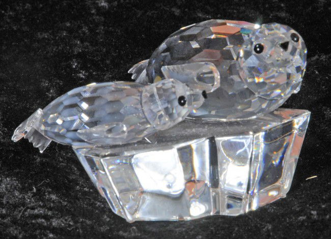 Swarovski Crystal Figure of 2 Seals. 1991 Annual: Swarovski Crystal Figure of 2 Seals. 1991 Annual Ed. 2" H. Box