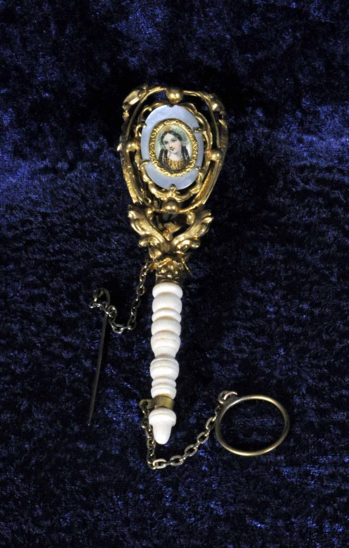 ANTIQUE ORMOLU & IVORY "TUSSIE MUSSIE" HOLDER. OPE: ANTIQUE ORMOLU & IVORY "TUSSIE MUSSIE" HOLDER. OPENWORK ORMOLU TOP W/ A MIRROR, PAINTED MINIATURE OF A LADY, M.O.P. PANELS AND AN IVORY HANDLE.