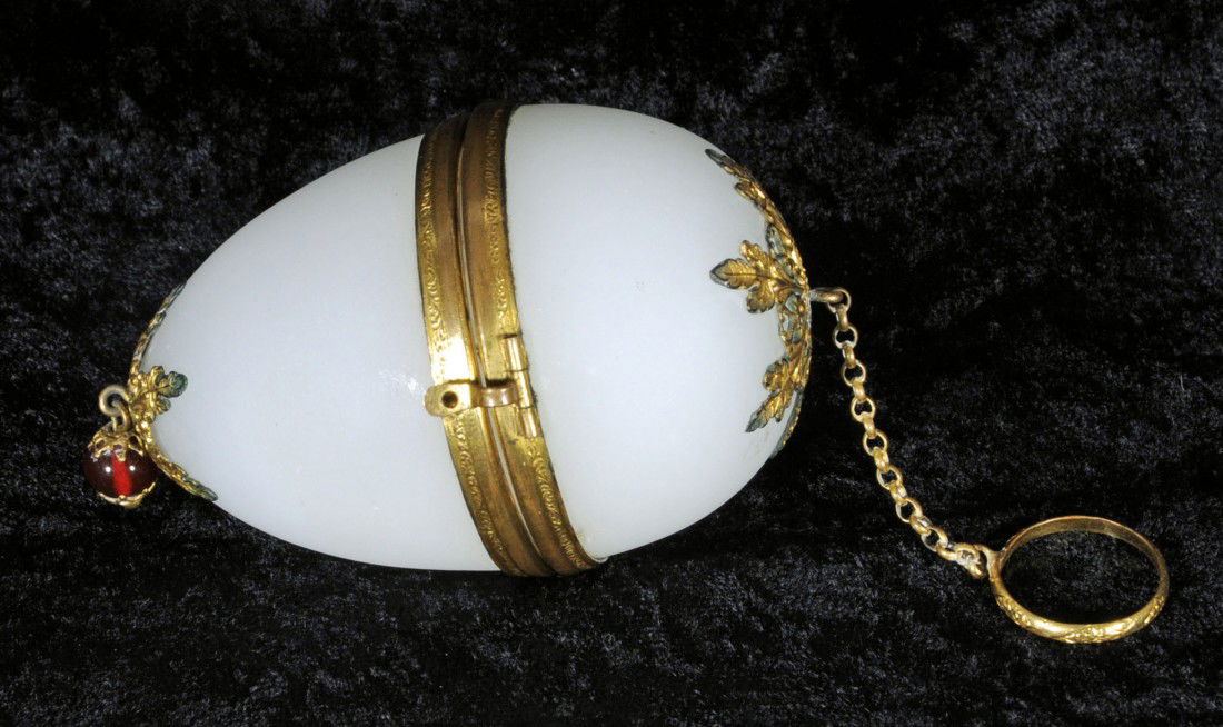 ANTIQUE FRENCH OPALINE GLASS EGG. "SEWING ETUI & C: ANTIQUE FRENCH OPALINE GLASS EGG. "SEWING ETUI & CHANTELAINE." FITTED INSIDE W/ LITTLE SEWING & EMBROIDERY IMPLEMENTS, SCISSORS, BODKIN, NEEDLE CASE, STILETTE & THIMBLE. 3 1/2" H X 2 1/4" DIA.