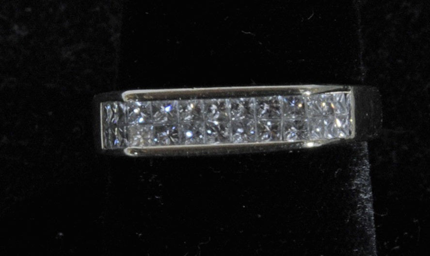 18 KT. Y.G. DIAMOND RING. DOUBLE ROW OF PAVE DIAMO: 18 KT. Y.G. DIAMOND RING. DOUBLE ROW OF PAVE DIAMONDS. 6 1/2 RING SIZE.
