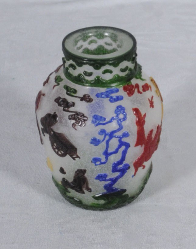 CHINESE PEKING GLASS VASE. MULTI-COLOR FIGURAL & FLO: CHINESE PEKING GLASS VASE. MULTI-COLOR FIGURAL & FLORAL DECORATION. CHOP MARK ON THE BOTTOM. 6 1/4" H X 4" DIA.