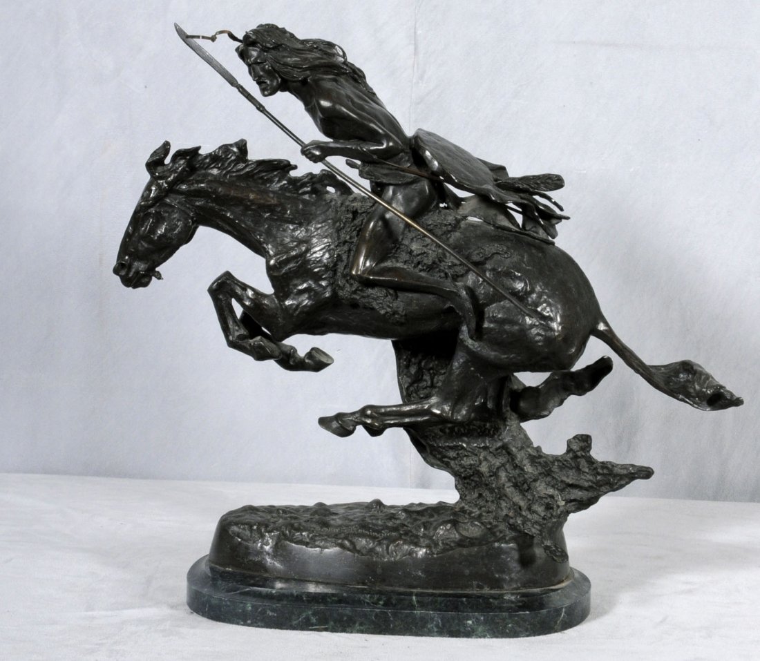 RECAST BRONZE FIGURE OF AN INDIAN ON HORSEBACK. AF: RECAST BRONZE FIGURE OF AN INDIAN ON HORSEBACK. AFTER FREDERIC REMINGTON. GREEN MARBLE BASE. 20 1/2" H X 22 1/4" W