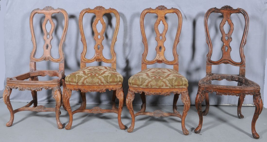 14 ITALIAN PAINTED DINING ROOM CHAIRS. SALMON COLO: 14 ITALIAN PAINTED DINING ROOM CHAIRS. SALMON COLOR FINISH AND OPENWORK BACKS. CABRIOLE LEGS WITH SHAPED STRETCHERS. 5 ARE UPHOLSTERED. (TK)