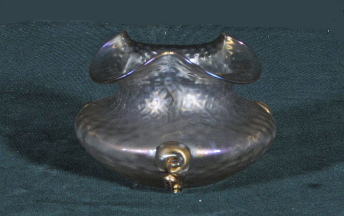 LOETZ IRIDESCENT ART GLASS BOWL. SHAPED FLARED RIM: LOETZ IRIDESCENT ART GLASS BOWL. SHAPED FLARED RIM AND GILT HIGHLIGHTS. 3 3/4" H X 8" DIA.