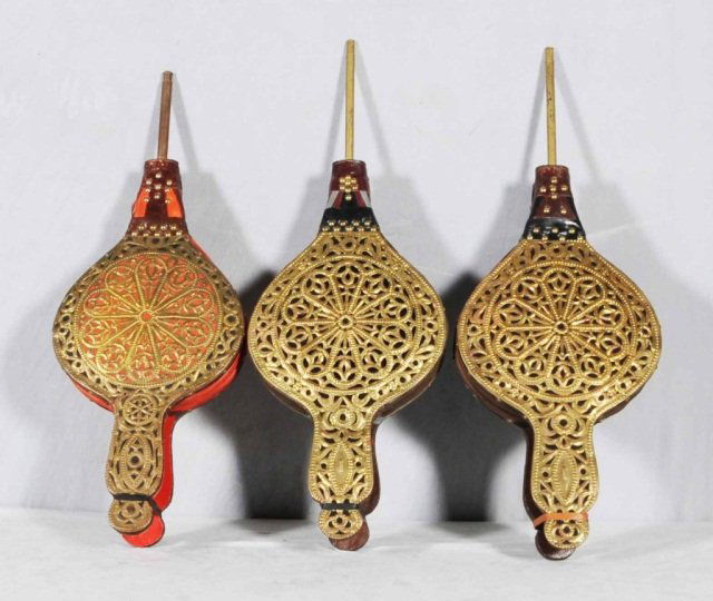 3 WOOD BELLOWS W/ BRASS DECORATION. GOOD. 29 1/2 ": 3 WOOD BELLOWS W/ BRASS DECORATION. GOOD. 29 1/2 " H X 11" W. (TK)
