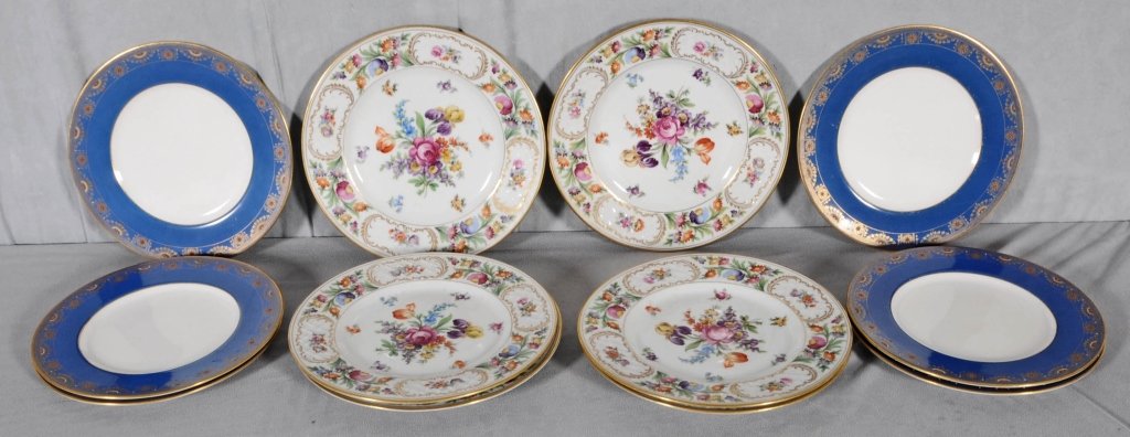 12 SERVICE PLATES. 6 FLORAL SCHUMAN DRESDEN AND 6 ROYAL: 12 SERVICE PLATES. 6 FLORAL SCHUMAN DRESDEN AND 6 ROYAL WORCESTER W/ BLUE BORDER & RED ENAMEL DECORATION. GOOD. DR 11 " DIA & RW 10 1/2" DIA.