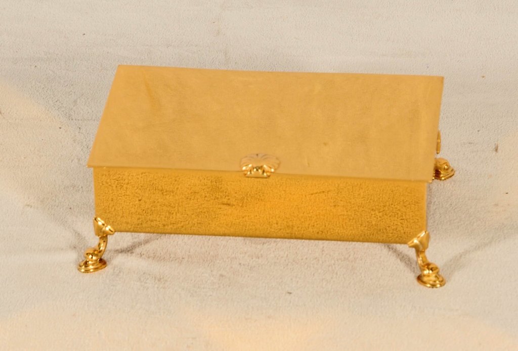 TIFFANY & CO. STERLING SILVER GOLD WASHED BOX. HOOF: TIFFANY & CO. STERLING SILVER GOLD WASHED BOX. #23709Z. HOOF FEET. 17 TROY OZS. GOOD. 2 1/4" H X 6 3/4" W X 4 1/2" D.