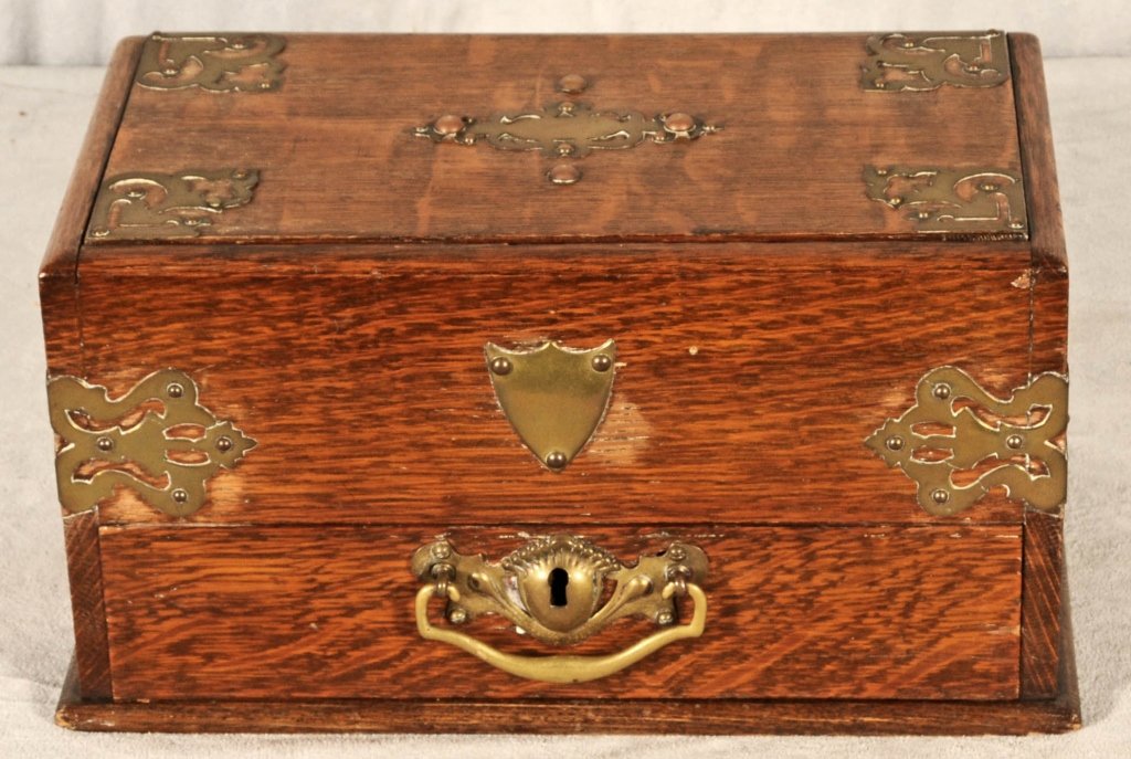 ANTIQUE ENGLISH OAK AND BRASS CIGAR BOX. PULL OUT THE: ANTIQUE ENGLISH OAK AND BRASS CIGAR BOX. PULL OUT THE DRAWER AND THE LID OPENS. GOOD. 6 1/2" H X 12" W X 7" D.