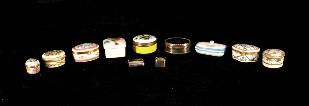 10 PORCELAIN & SILVER PILL BOXES. HALCYON DAYS,: 10 PORCELAIN & SILVER PILL BOXES. HALCYON DAYS, LIMOGES, ENGLISH SILVER AND MEXICAN SILVER. LG. 1 1/4" H X 2 1/4" DIA. GOOD. SMALL 3/4" H X 7/8" W.
