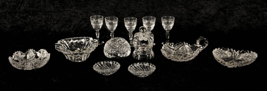 13 PC. OF CUT GLASS. CONSISTING OF BOWLS, A SIGNED: 13 PC. OF CUT GLASS. CONSISTING OF BOWLS, A SIGNED STEUBEN PAPER WEIGHT, 5 ETCHED LIQUOR GLASSES. 3 BOWLS SIGNED BACCARAT. GOOD.