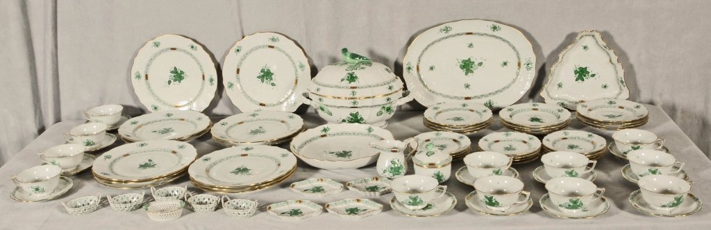 76 PC. HEREND PORCELAIN DINNERWARE. "CHINESE BOUQUET".: 76 PC. HEREND PORCELAIN DINNERWARE. "CHINESE BOUQUET". GREEN LEAF DECORATION. CONSISTING OF 12 OF THE FOLLOWING; DINN. PLATES, SALAD PLATES, BREAD & BUTTER PLATES, CUPS, SAUCERS. A COVERED TUREEN, OVA