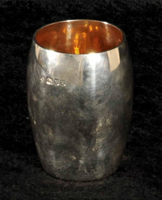 ENGLISH ASPREY STERLING SILVER TUMBLER. GILT WASHED: ENGLISH ASPREY STERLING SILVER TUMBLER. GILT WASHED INTERIOR. MAKER ASPREY. APPROX. 8.75 TROY OZS. GOOD. 4" H X 3" DIA.