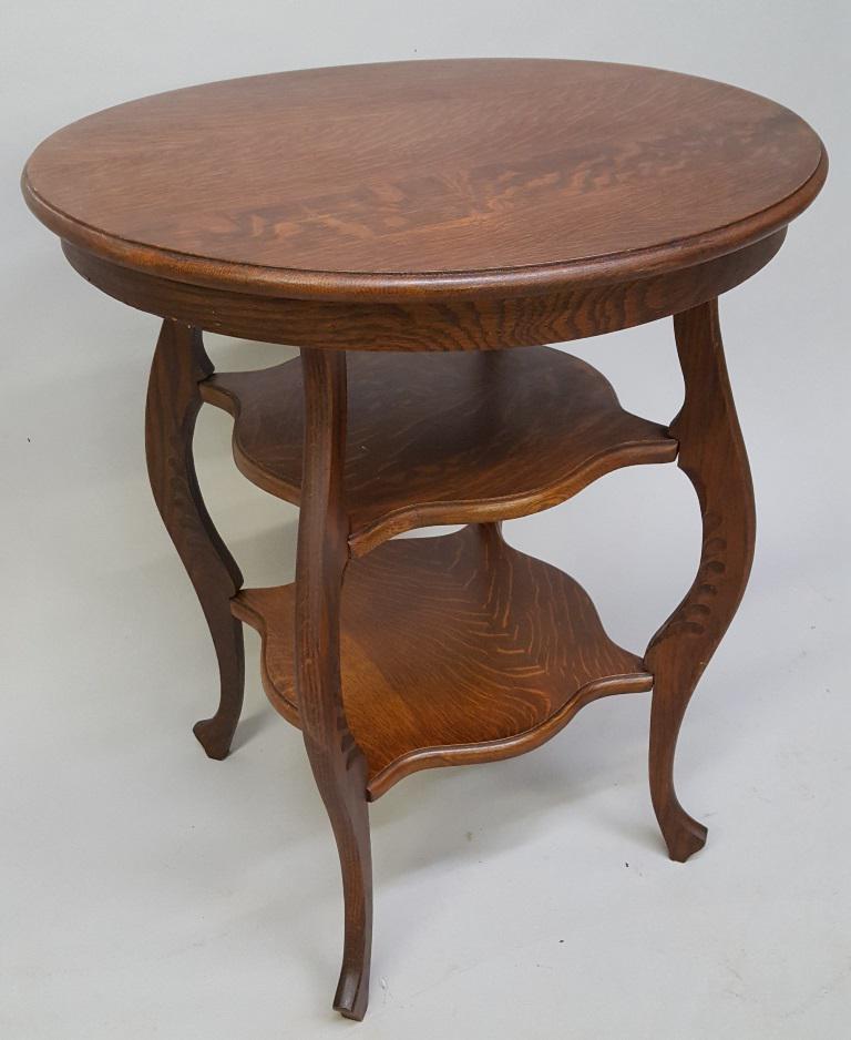 Circa 1900 Signed Maddox Table co. Jamestown N.Y. -: Circa 1900 Signed Maddox Table co. Jamestown N.Y. - Original finish 1/4 cut oak. Found in old Wabasha MN estate. Dia. 24" hgt 29". Very good condition.