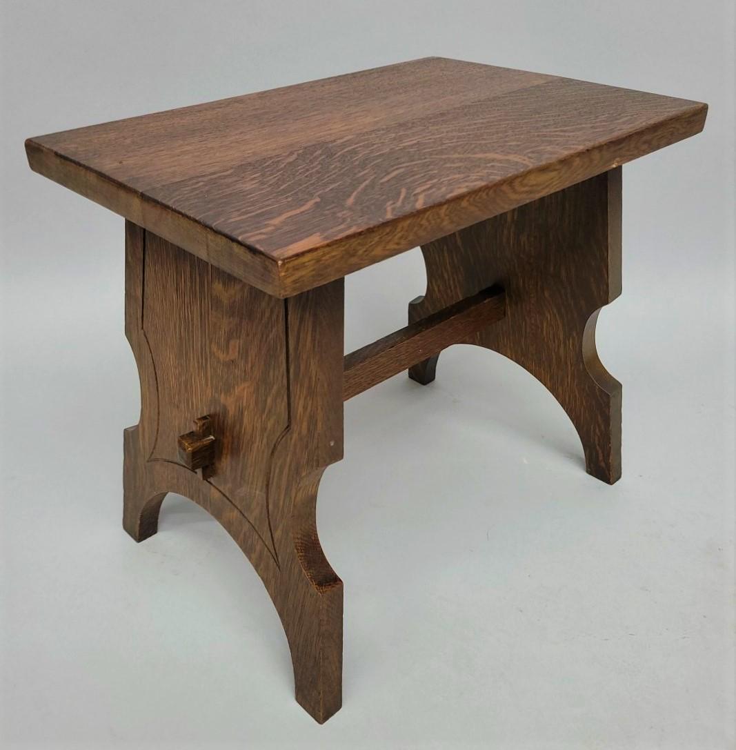 Circa 1900 Oak 1/4 cut arts & crafts stool with Mortised Stretcher Construction. L 20" d 14" hgt (1 of 4)