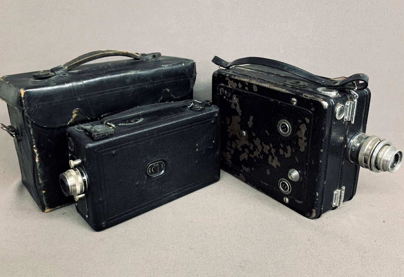 Lot of 2 Movie Film Cameras, A Devr Motion Picture Lunchbox style Camera w/ Graf Anastigmat Lens - (1 of 9)