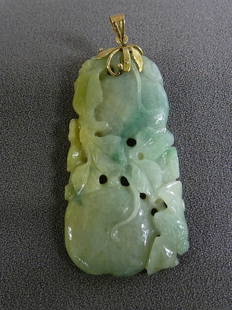 14K CARVED CHINESE JADE PENDANT WITH LEAVES, H 3" x: 14K CARVED CHINESE JADE PENDANT WITH LEAVES, H 3" x 1 1/4"