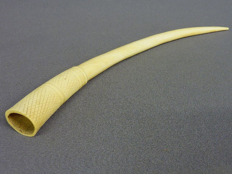 20" ANTIQUE CARVED IVORY TUSK from Minneapolis M: 20" ANTIQUE CARVED IVORY TUSK from Minneapolis MN estate, 1st 1/4 20th Century - good condtion