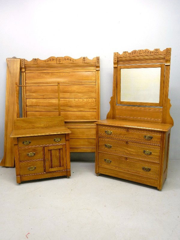 ANTIQUE 3 PC OAK HIGH BACK BEDROOM SET W/ BED & MI: ANTIQUE 3 PC OAK HIGH BACK BEDROOM SET W/ BED & MIRRORED DRESSER & WASHSTAND - C 1900- RED WING EST.