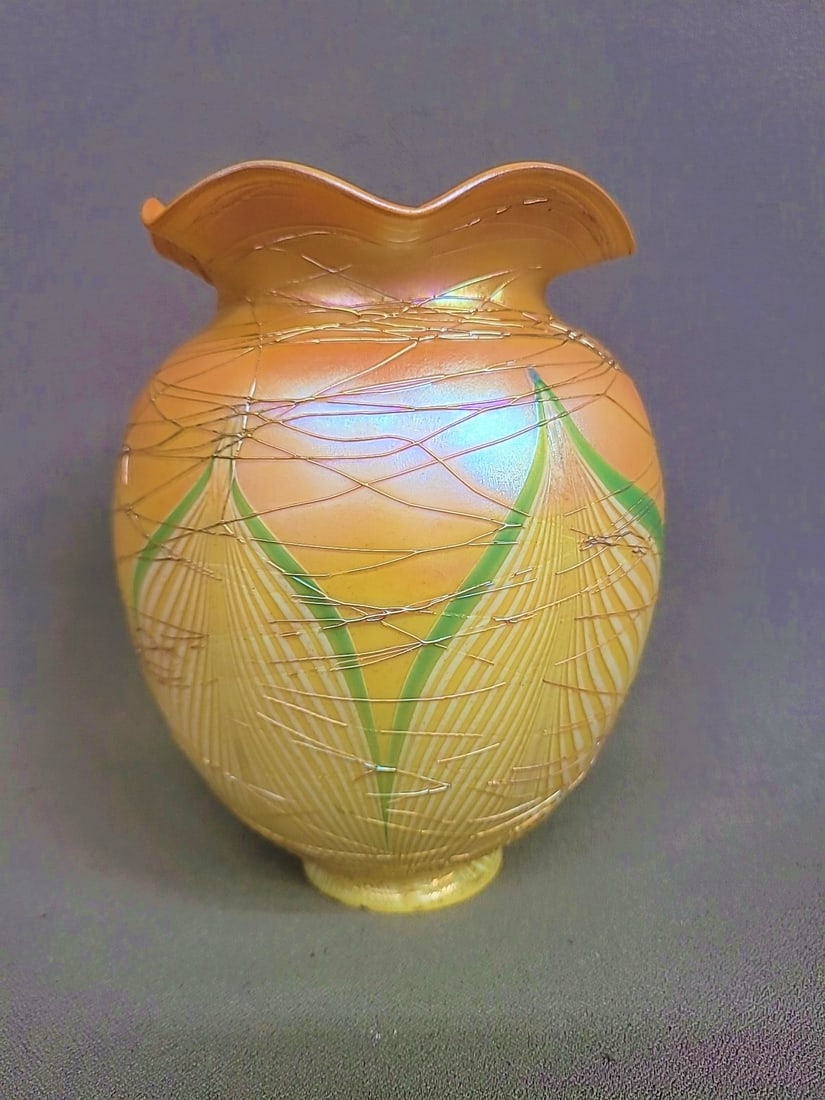 Circa 1910 unusual Quezal art glass pull feather shade with glass threading. Hgt 7" dia. 5.5" some: Circa 1910 unusual Quezal art glass pull feather shade with glass threading. Hgt 7" dia. 5.5" some threading loss. No cracks . One small rim chip you don’t see with fitter on. Fitter 2 1/4".