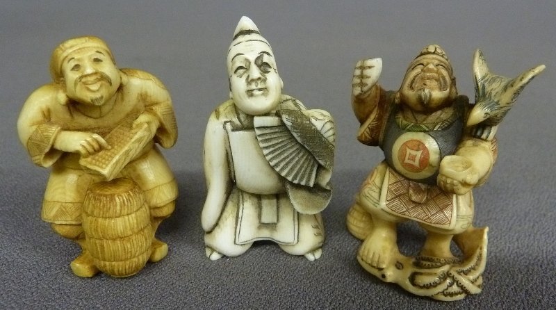 THREE CHINESE CARVED ELEPHANT IVORY NETSUKES, ALL: THREE CHINESE CARVED ELEPHANT IVORY NETSUKES, ALL THREE SIGNED,man with fan, man with bird and fish and man with book - heightest 2" width 1.5"