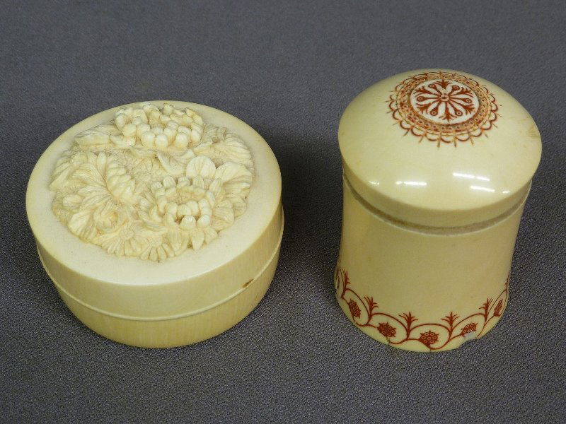 2 CARVED IVORY CONTAINERS, ONE FLORAL THE OTHER C: 2 CARVED IVORY CONTAINERS, ONE FLORAL THE OTHER CARVED & STAINED - left one is 2.5" dia.1.75" height the right one is 2.5" hight dia. 1.75" - one has hairline crack