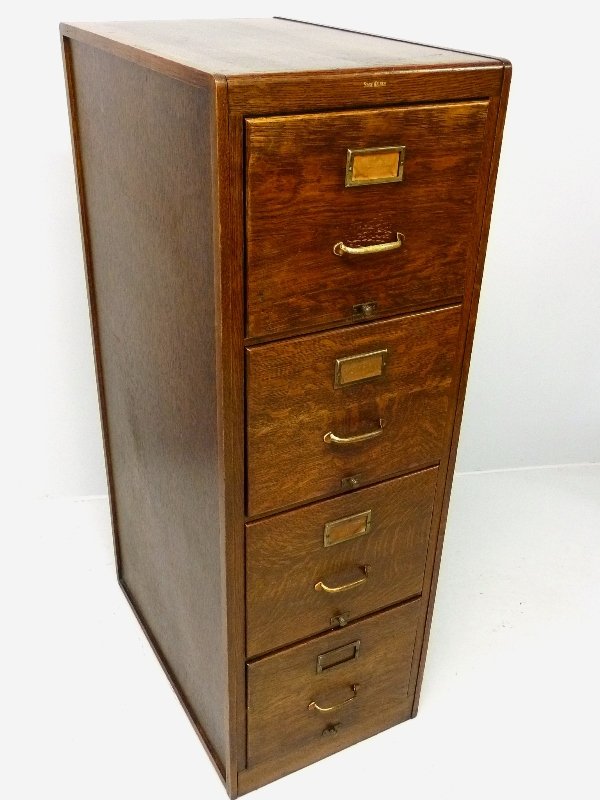 Circa 1900 SIGNED SHAW WALKER 4 DRAWER 1/4 CUT OAK: Circa 1900 SIGNED SHAW WALKER 4 DRAWER 1/4 CUT OAK FILE CABINET - Marked on the front (Built Like A Skyscraper) height 52" depth 27.5" width 17.5" - good condition