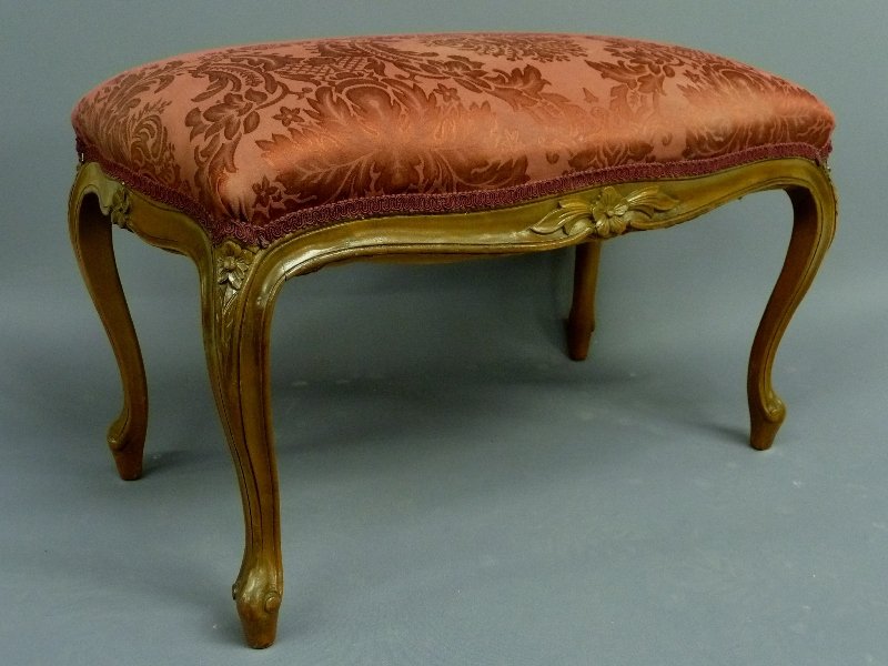 FLORAL CARVED FRENCH STYLE BENCH WITH DAMASK UPHO: FLORAL CARVED FRENCH STYLE BENCH WITH DAMASK UPHOLSTERY, Circa 1st 1/4 of the 20th Century -height 19" width 30" depth 16"- good condition