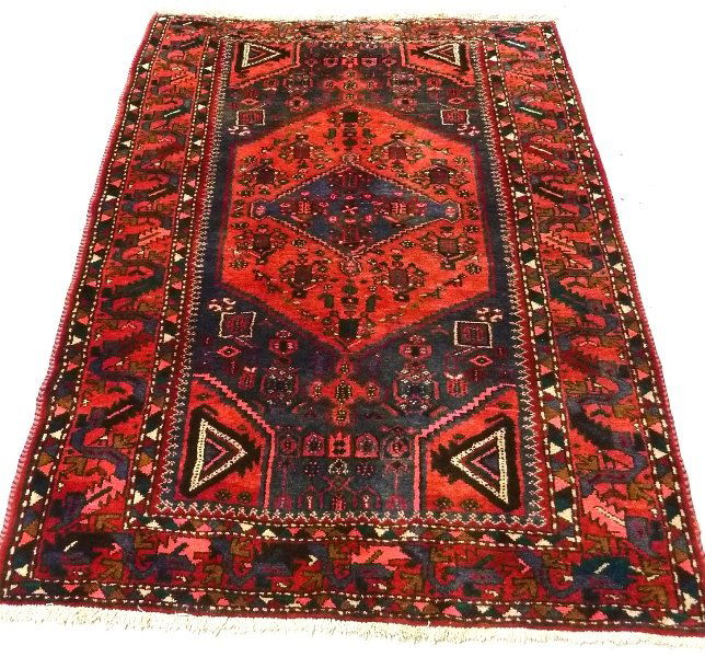QUALITY HAND TIED ORIENTAL (Hamadan) CARPET IN WI: QUALITY HAND TIED ORIENTAL (Hamadan) CARPET IN WINE, BEIGE and BLUE GREY(4'7''X7') - good condition