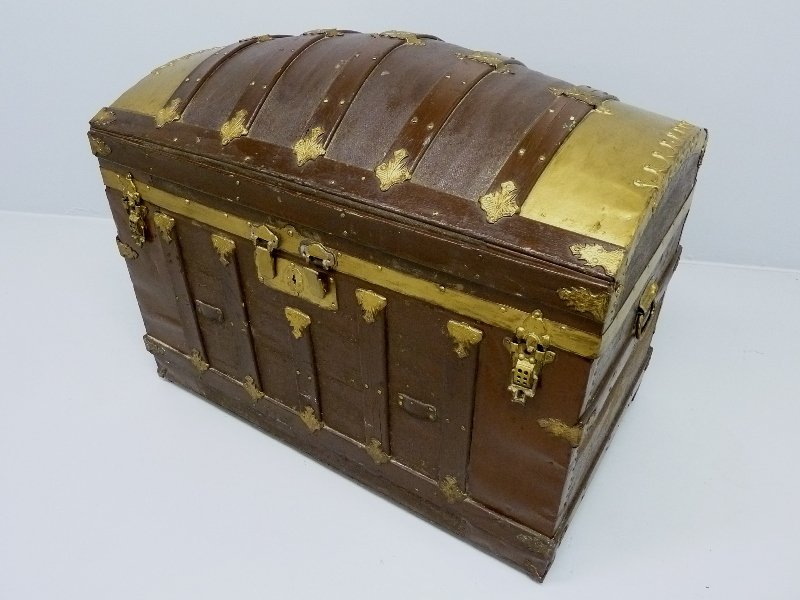 Circa 1900 Old Hump Back Trunk with Wood and Metal Deco: Circa 1900 Old Hump Back Trunk with Wood and Metal Decoration -length 40" height 33" depth 24" - good condition - found in Minneapolis MN. Estate
