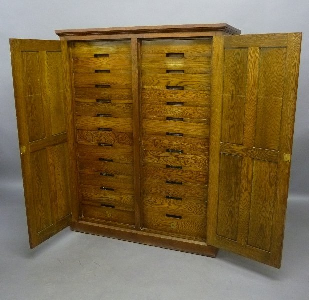 Unique Circa 1910 Solid Oak 24 Drawer Ornithology: Unique Circa 1910 Solid Oak 24 Drawer Ornithology Display Cabinet From the Bell Museum of Natural History at University of Mn Twin Cities Campus -drawers have glass covers- Marked 25U68- height 66" wi